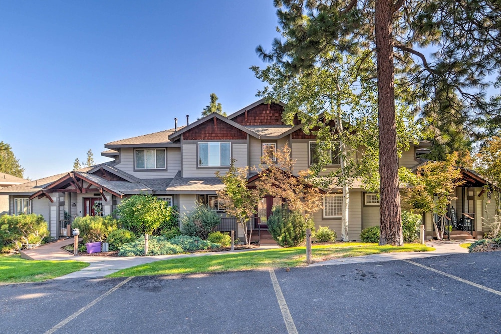 Bright Klamath Falls Townhome w Resort Perks - photo 16