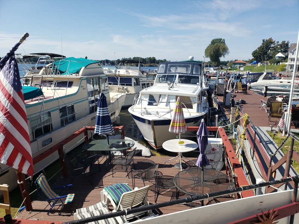 Hills Motor Court & Marina - photo 67