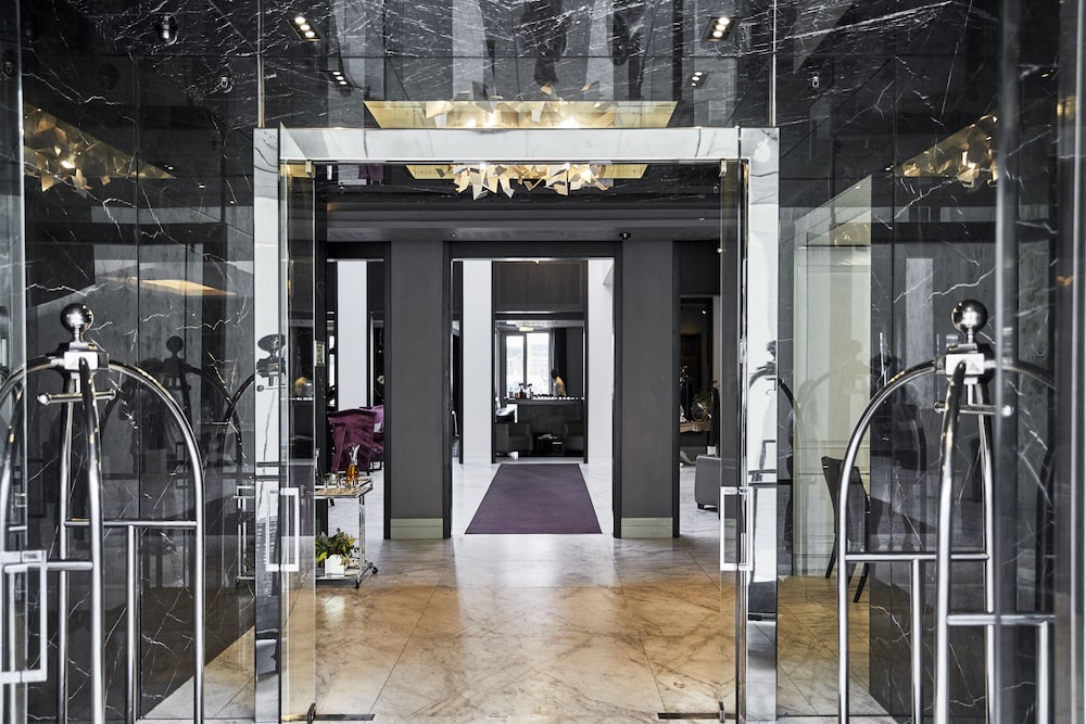 Queen Victoria Hotel by NEWMARK — 5-Star Luxury Hotel in Cape Town, South Africa