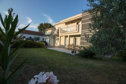 Apartments Luna — 4-Star Luxury Hotel in Sveti Filip I Jakov, Croatia