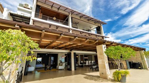 Il Vento Vacation Rentals — 4-Star Luxury Hotel in San Salvador, El Salvador