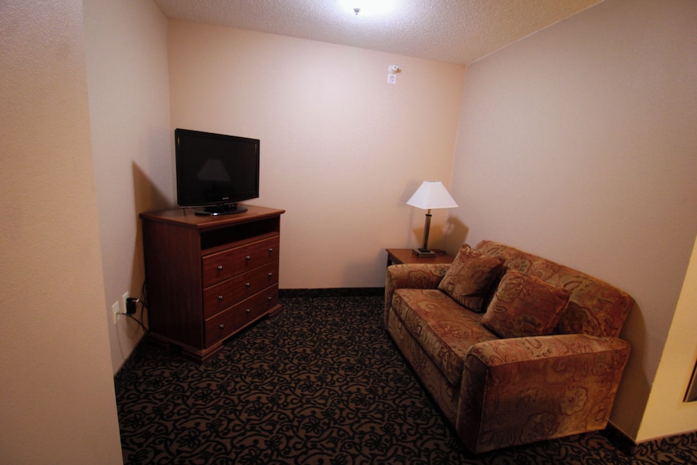 Canby Inn And Suites - photo 16