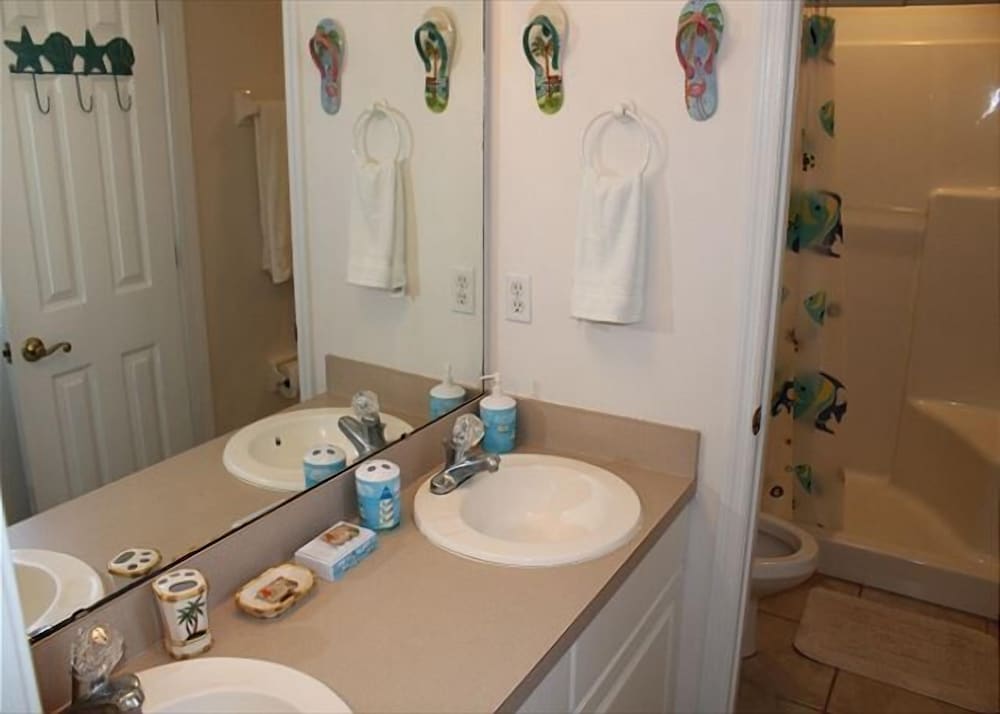 Pet Friendly Oceanfront 3 Bed 2 Bath Ocean Paradise - photo 21