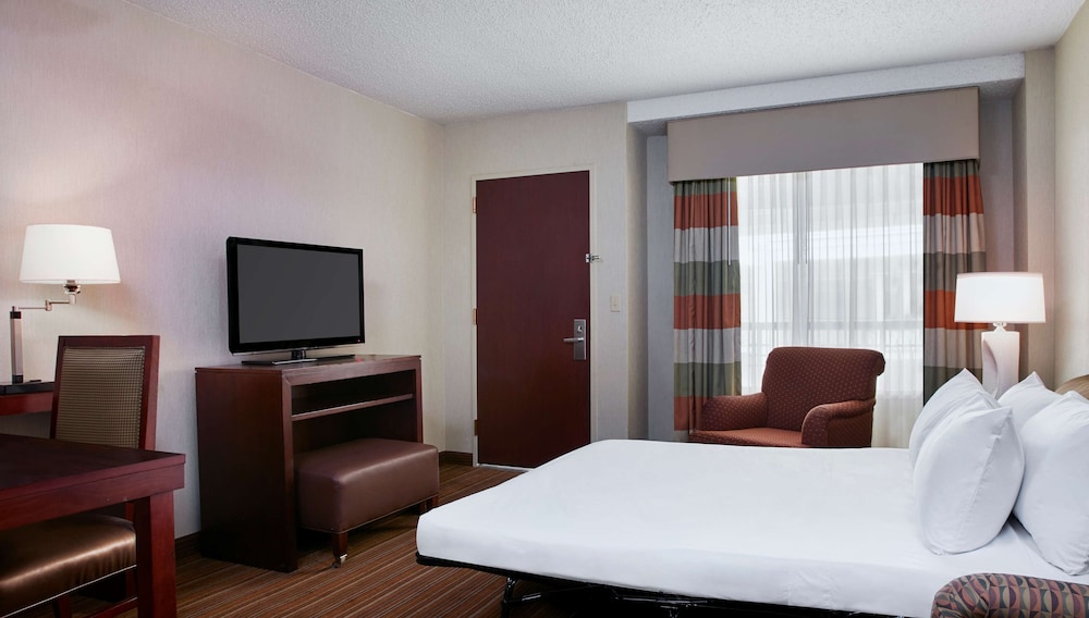 Embassy Suites by Hilton Parsippany - photo 22