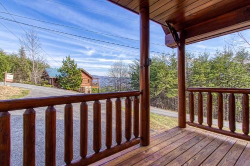Mountains 4 Miles Panoramic Views Hot Tub & Fire Pit near Pigeon Forge - photo 5