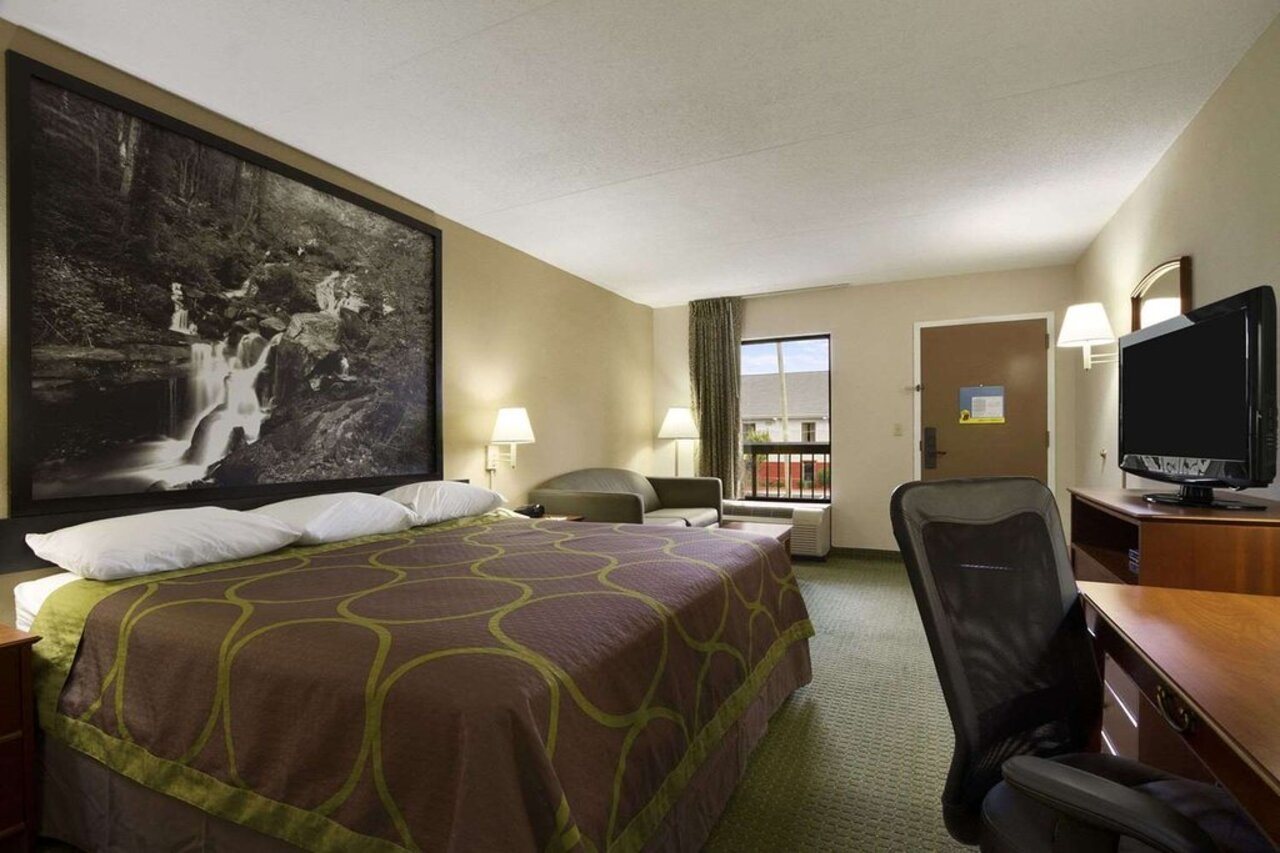Super 8 by Wyndham Calhoun - photo 13