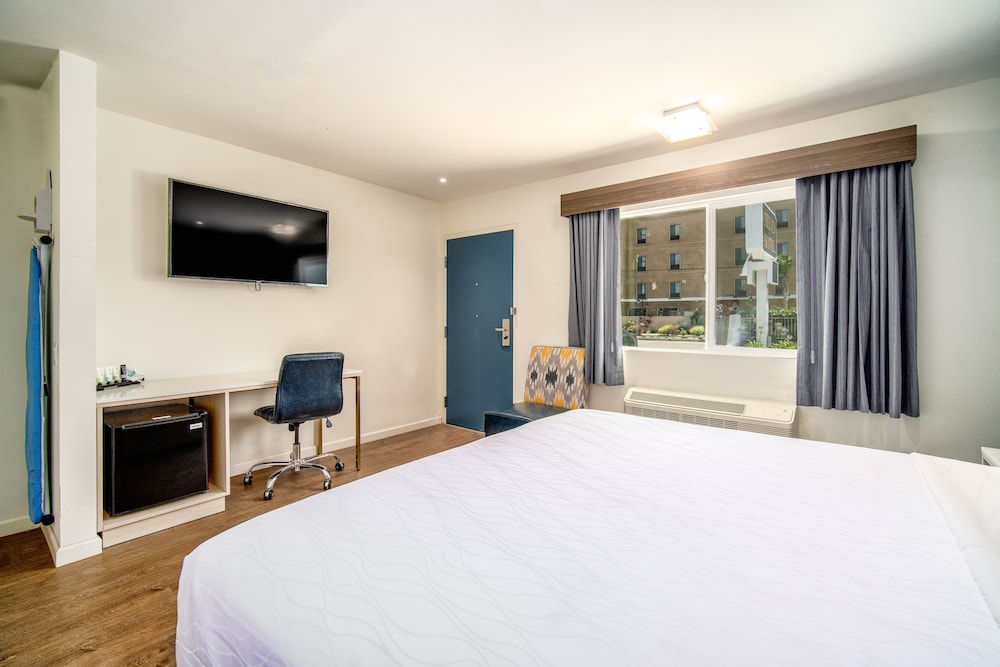 Trend Hotel at LAX Airport - photo 7