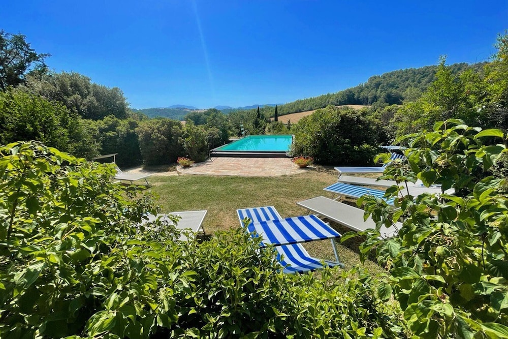 Adam House Exclusive Pool Outstanding Views Vast Garden Aircon Sleeps 8 — 4-Star Luxury Hotel in Spoleto, Italy