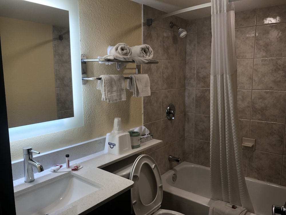 Days Inn by Wyndham Grove City Columbus South - photo 15