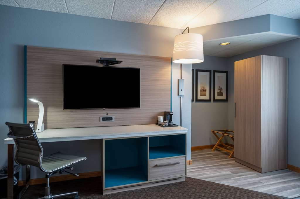 AmericInn by Wyndham Eau Claire - photo 14