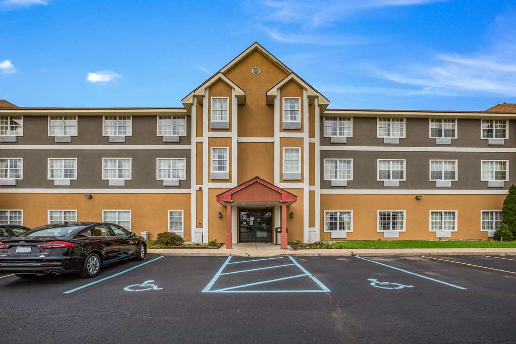 Americas Best Value Inn & Suites Three Rivers - photo 3
