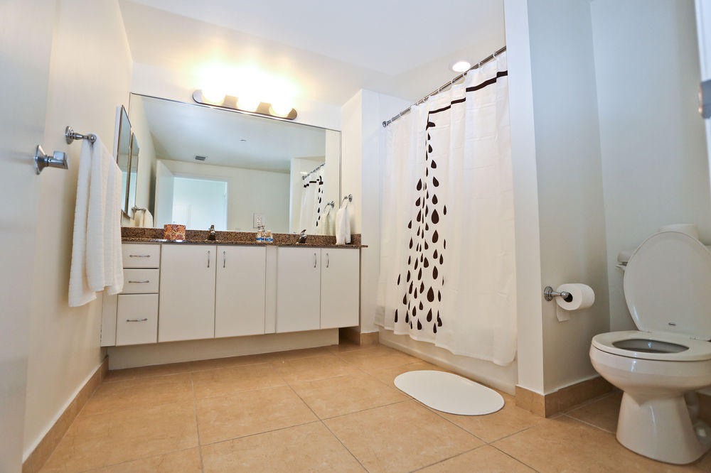 One Broadway Luxury Suites Downtown - photo 4
