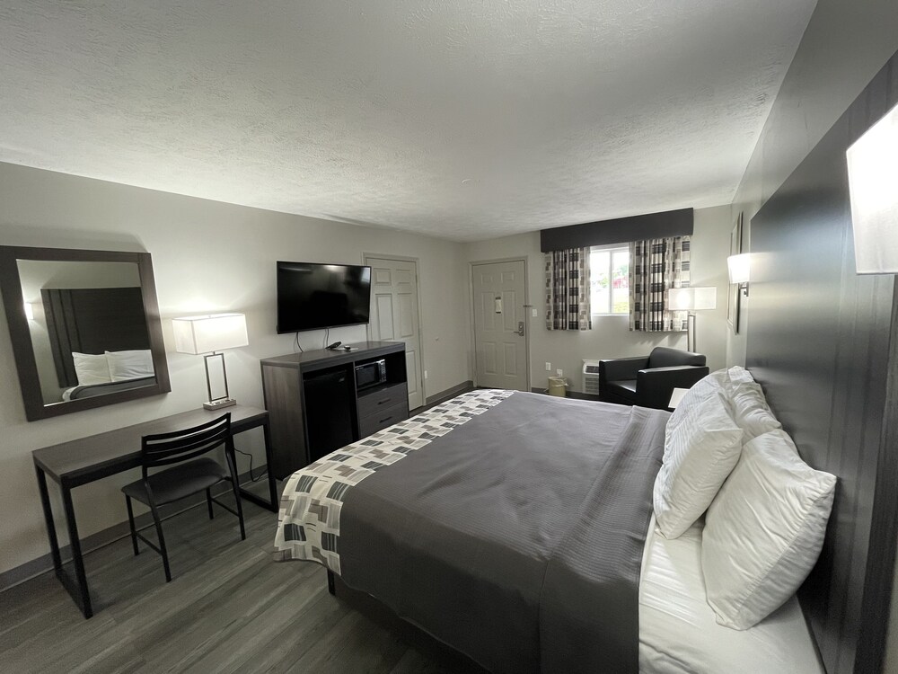 Embassy Inn - photo 10