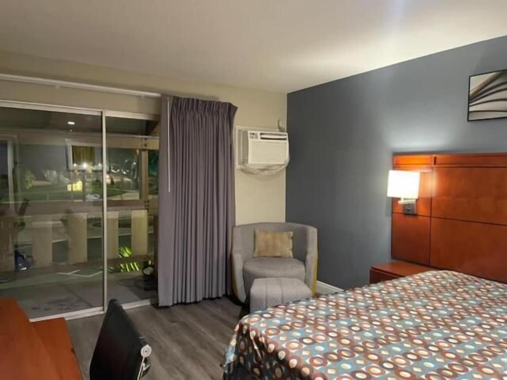 Bel Air Motor Hotel - photo 7