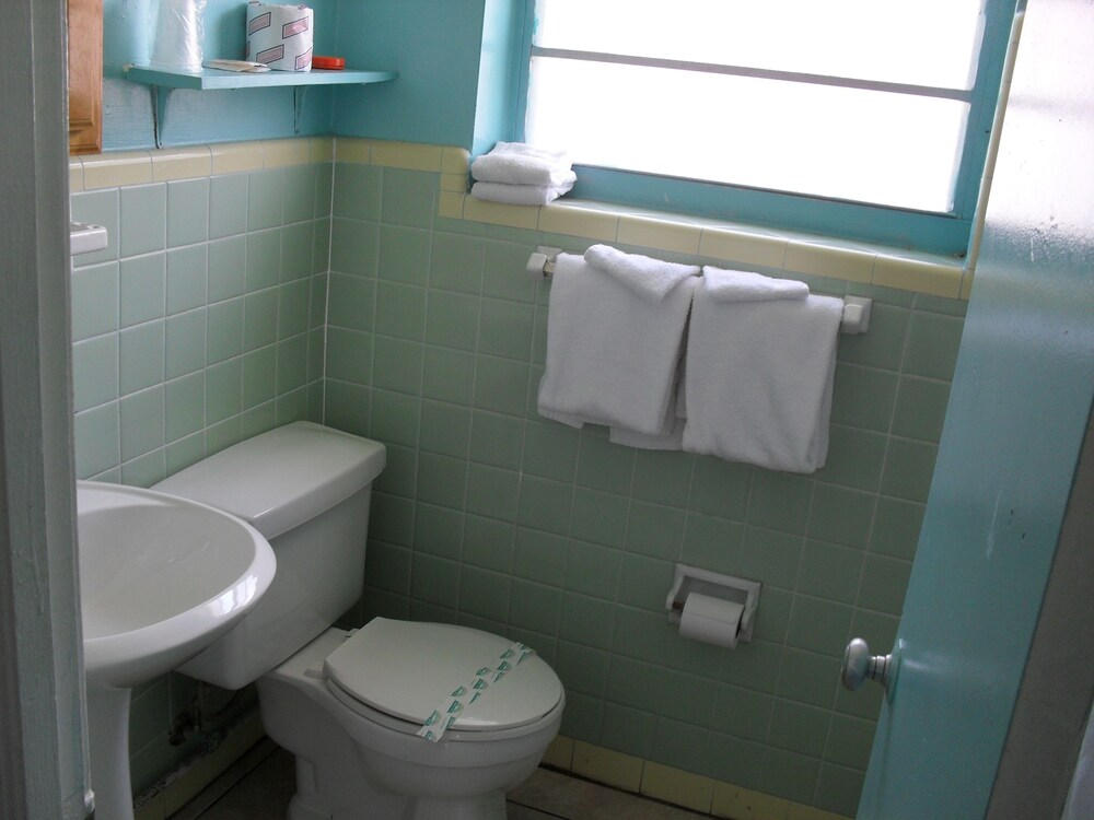 Shore Winds Motel - photo 39
