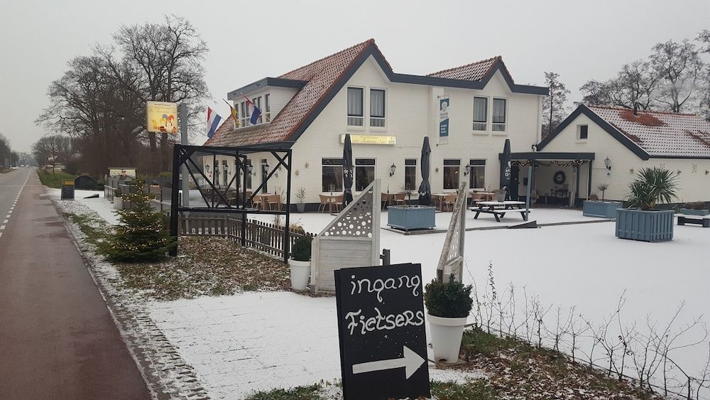 De Twentse Nar - carbon neutral hotel in Unknown City
