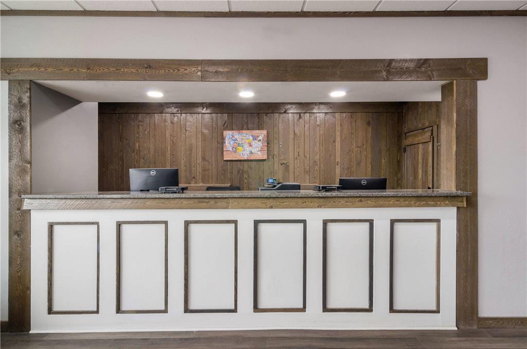 Econo Lodge Scottsbluff NE - photo 5