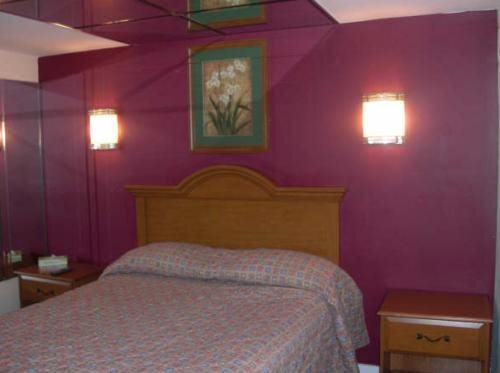 Relax Inn North Babylon - photo 10