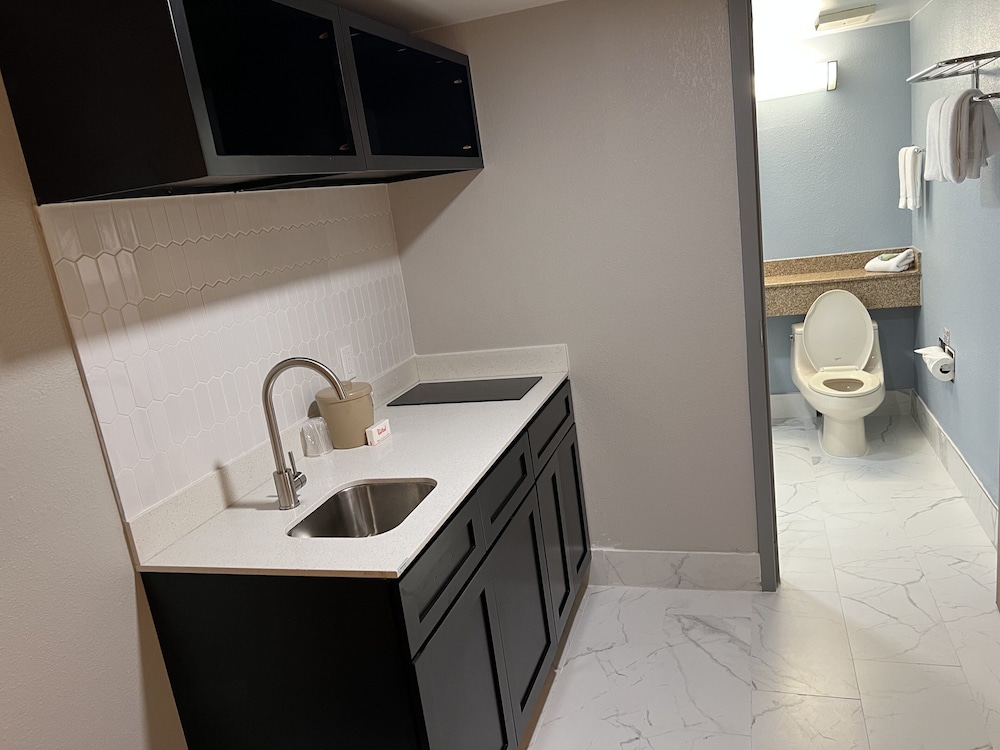 Red Roof Inn & Suites Mt Holly McGuire AFB - photo 19