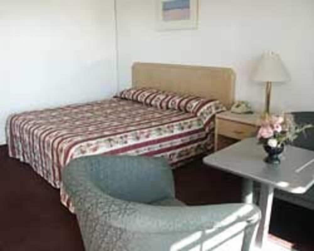 Budget Inn Boron - photo 9