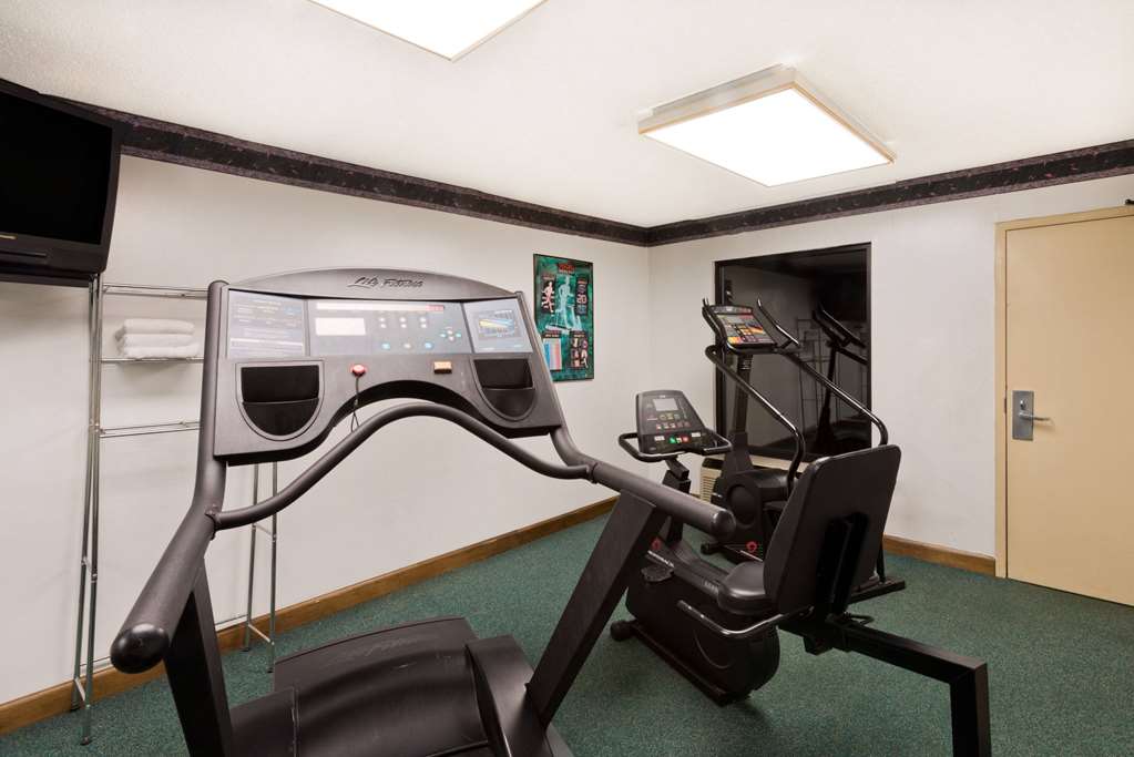 Super 8 by Wyndham Huntersville Charlotte Area - photo 9