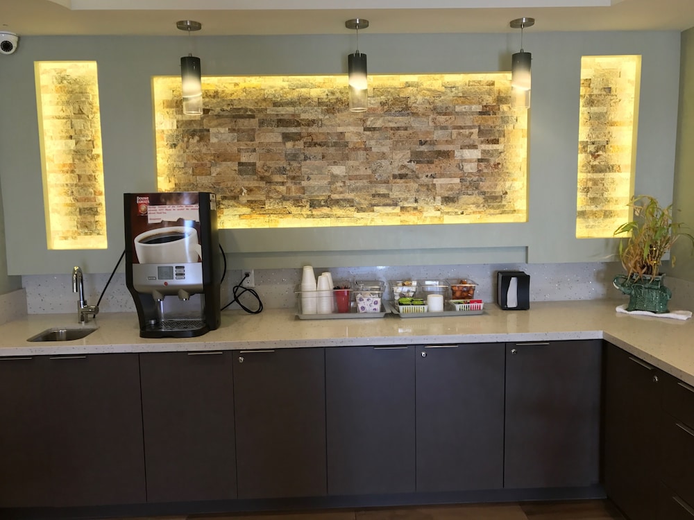 Crystal Inn Suites & Spas - photo 30