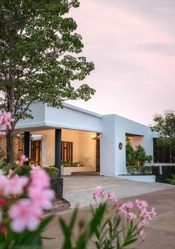 Lohono Stays Villa Bamboo Breeze — 4-Star Luxury Hotel in Panvel, India