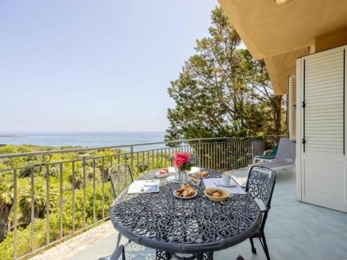 Apartment Cicladi Tinos by Interhome — 4-Star Luxury Hotel in Santa Flavia, Italy