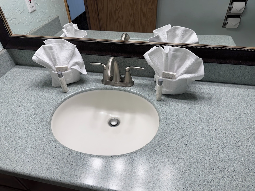Promenade Inn & Suites Oceanfront - photo 30