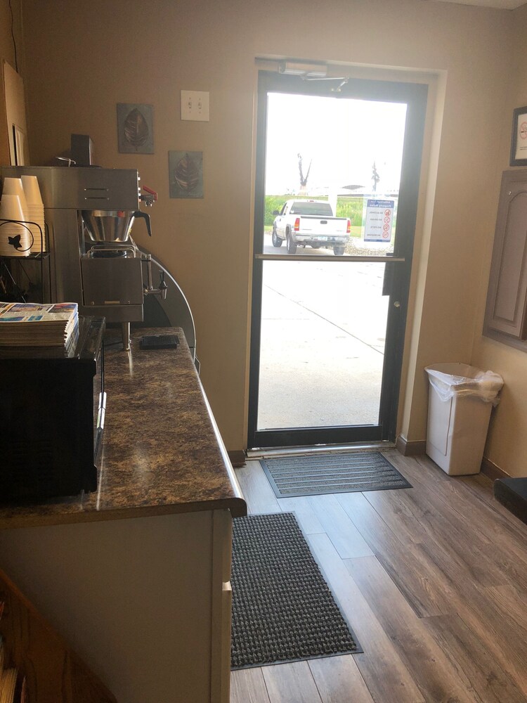 American Inn Council Bluffs - photo 7