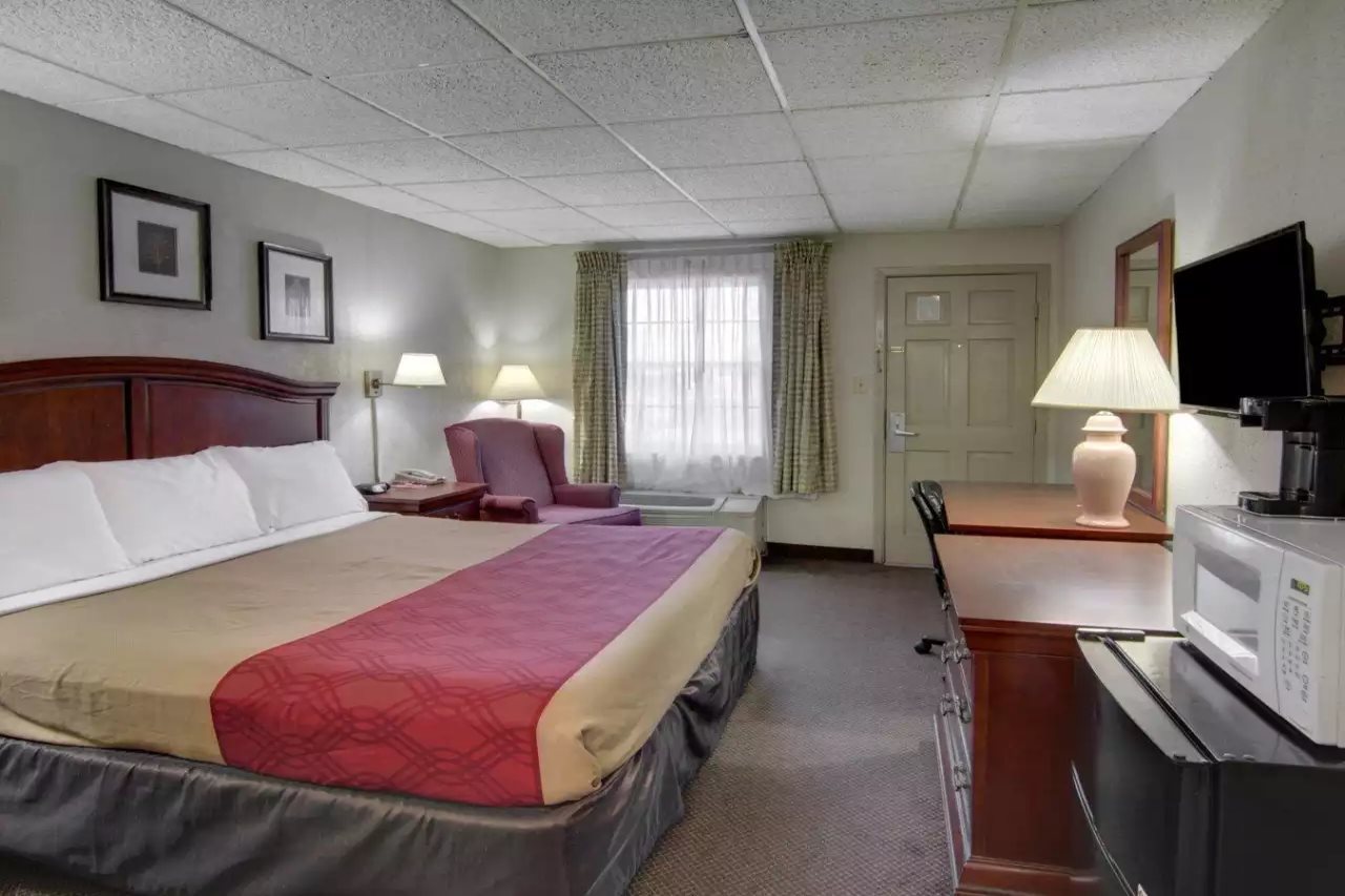 Econo Lodge & Conference Center - photo 15