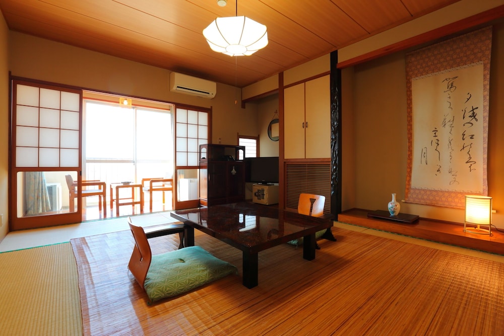 Fukutokuya - carbon neutral hotel in Unzen