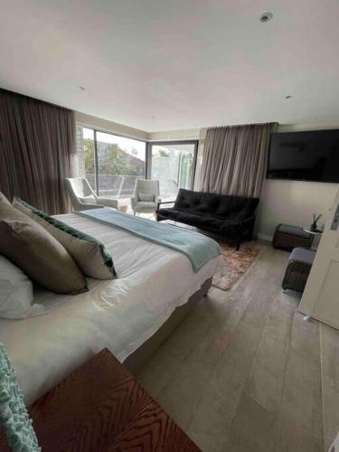 Sedgemoor Villa with 360 views & loadshedding free