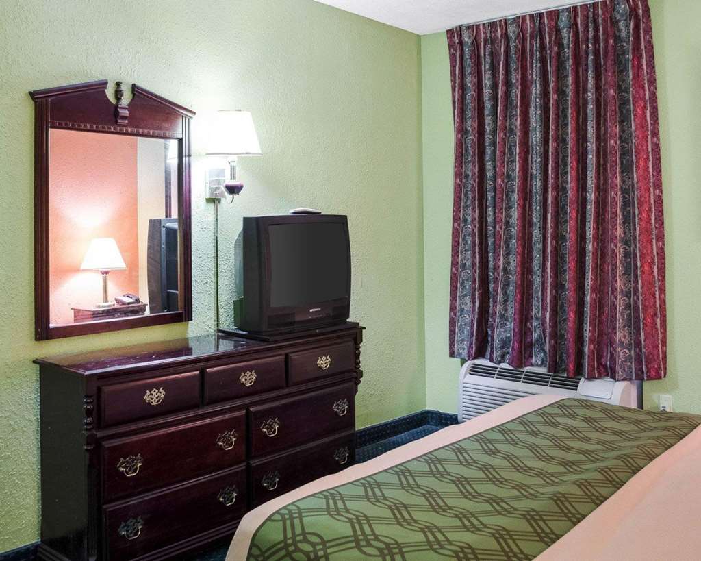 Econo Lodge Canton I 55 - photo 10