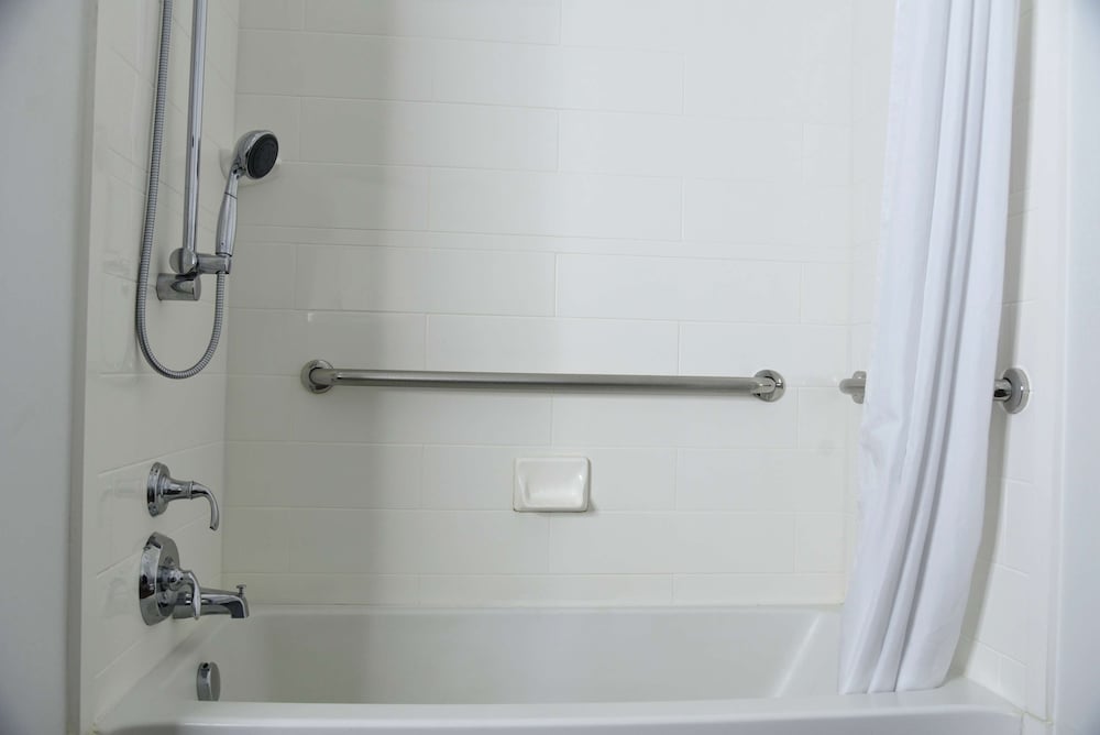 Hampton Inn Kalamazoo - photo 17