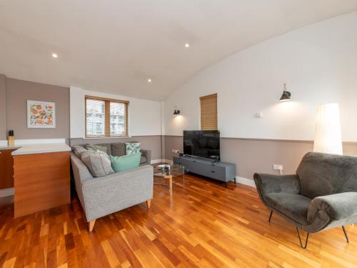 Newly built Top Floor Flat with Private Terrace Pass the Keys