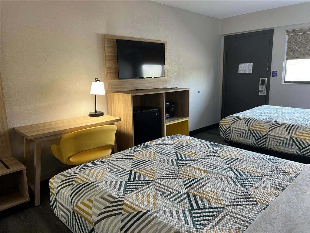 Days Inn by Wyndham Kansas City Northeast - photo 14