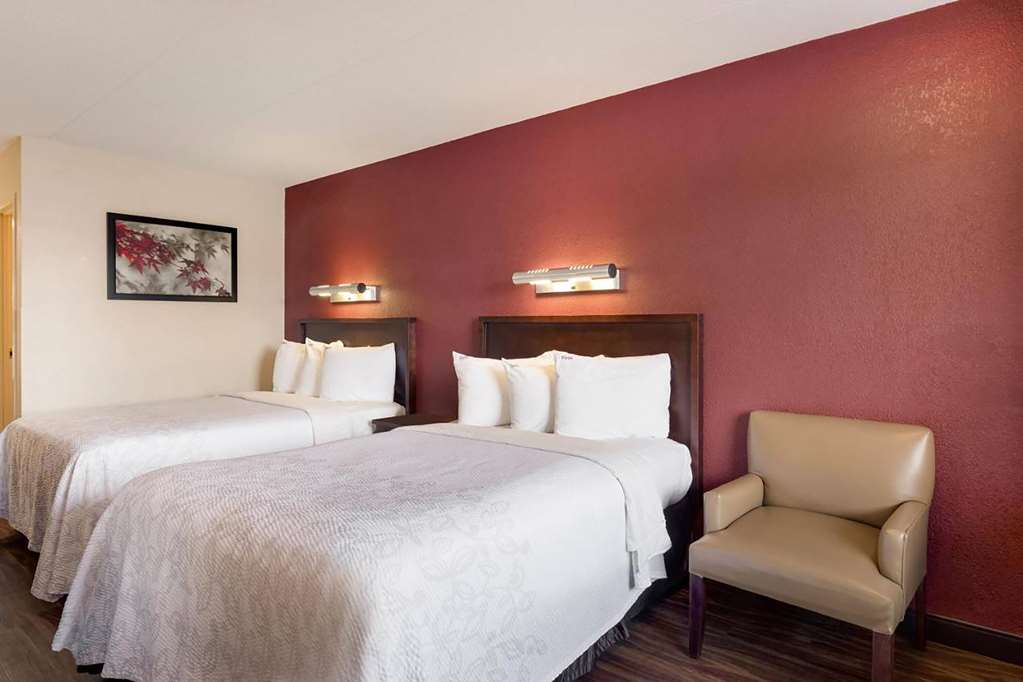 Super 8 by Wyndham Deerfield Northbrook - photo 11