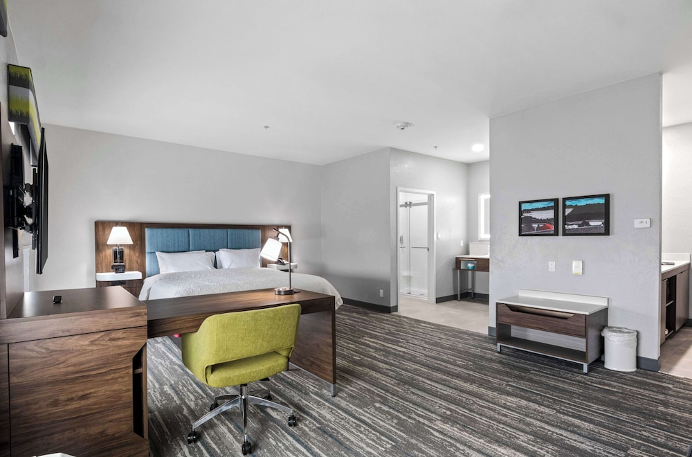 Hampton Inn & Suites Mount Pleasant - photo 13