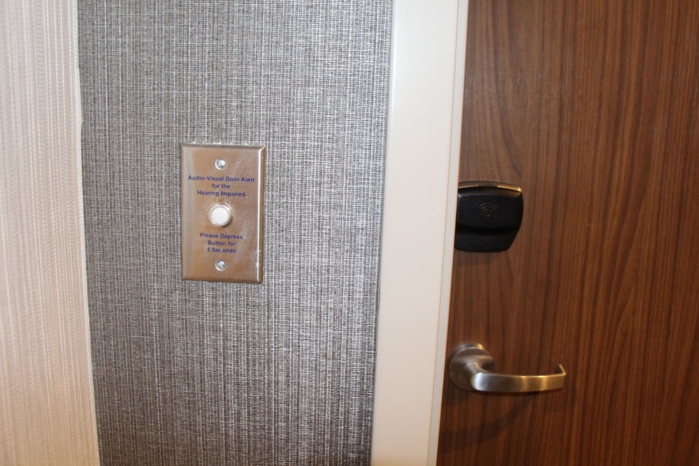 Holiday Inn Express & Suites Phoenix Airport North by IHG - photo 35