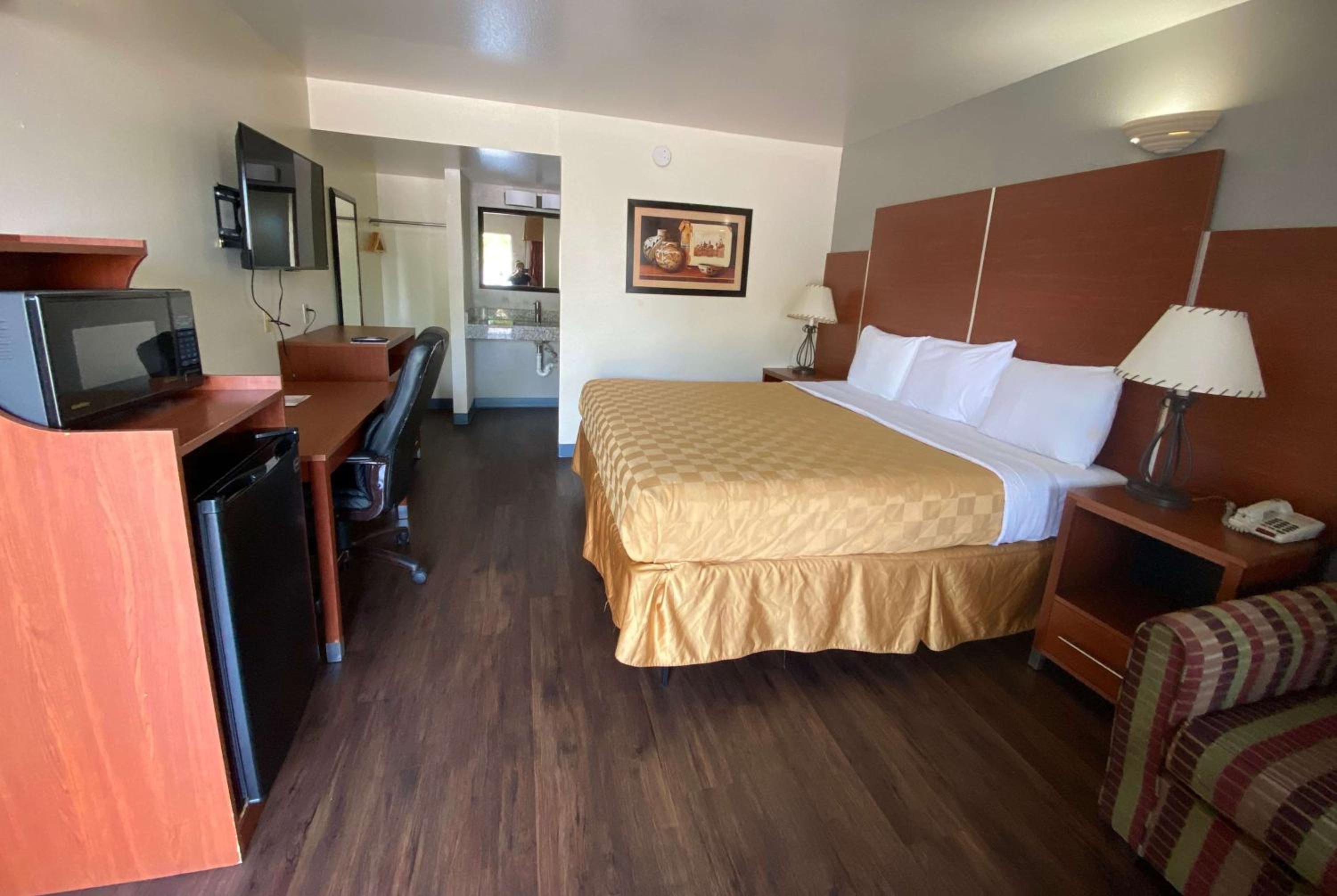 Travelodge by Wyndham Albuquerque West - photo 5