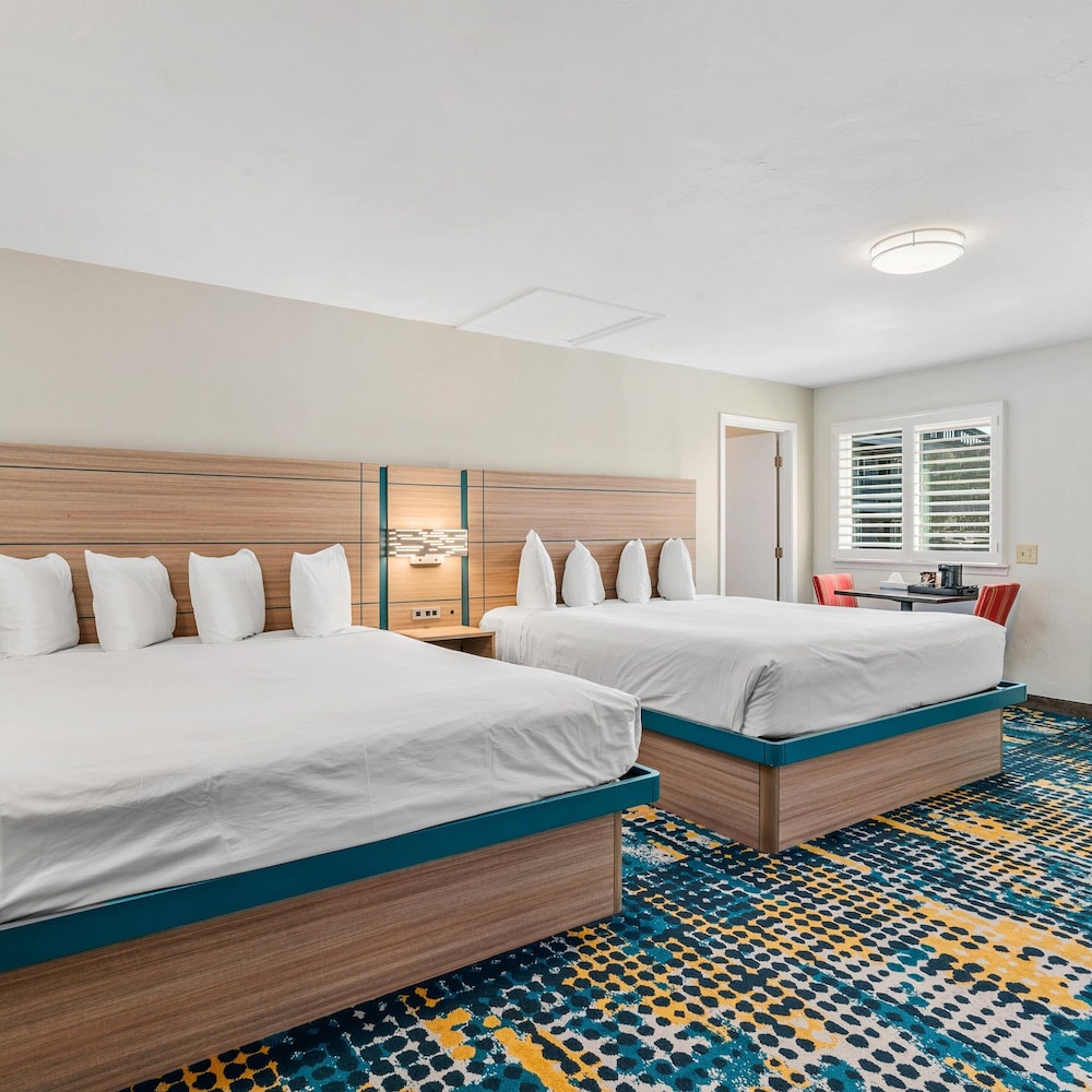 Pacific Shores Inn - photo 25