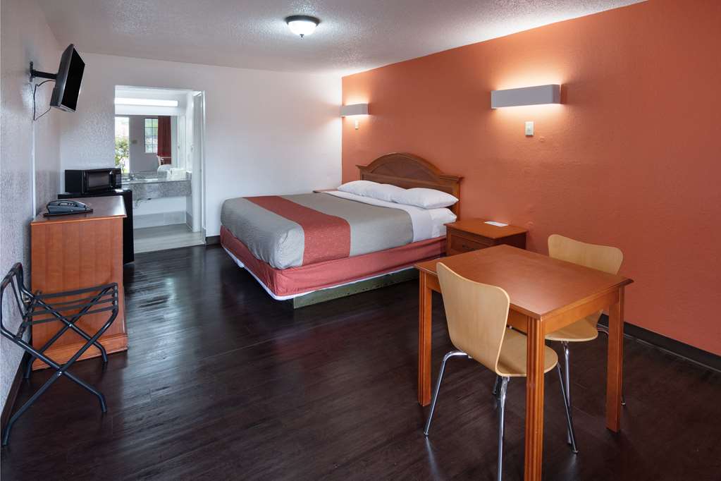 Motel 6 Montgomery AL Coliseum - photo 5