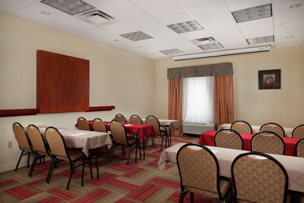 Hampton Inn & Suites Roswell - photo 30