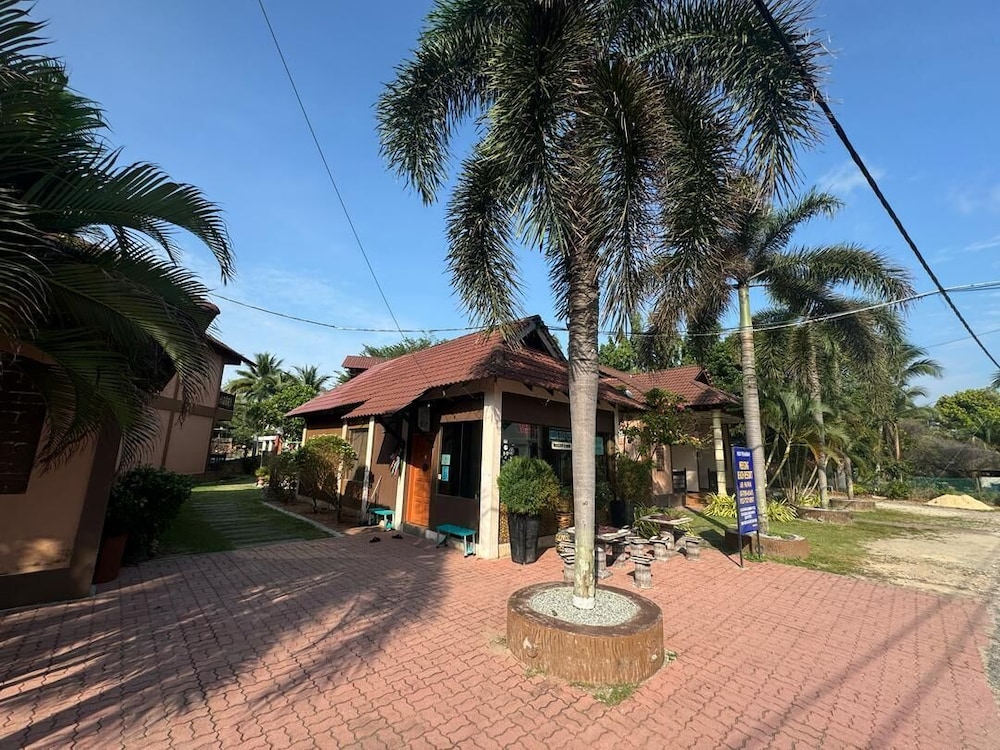 Mersing Beach Resort — Mersing — photo 2