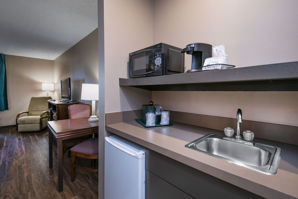 Guest Inn & Suites Midtown Medical Center - photo 17