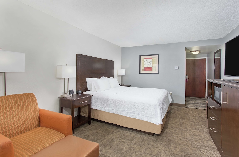 Hampton Inn Cullman - photo 15