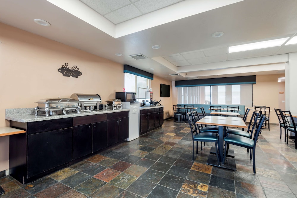 Turquoise Inn & Suites - photo 36