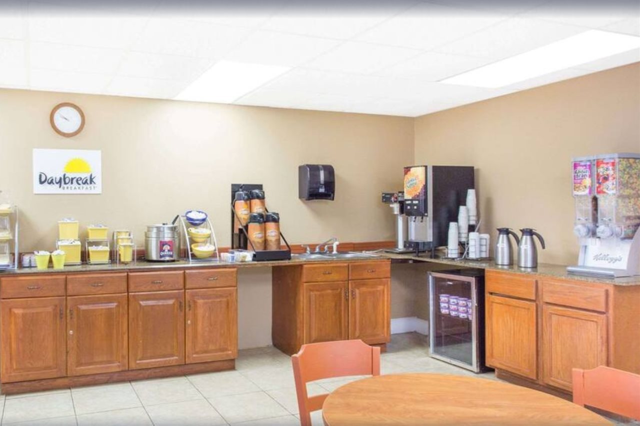 Days Inn by Wyndham Albany - photo 7