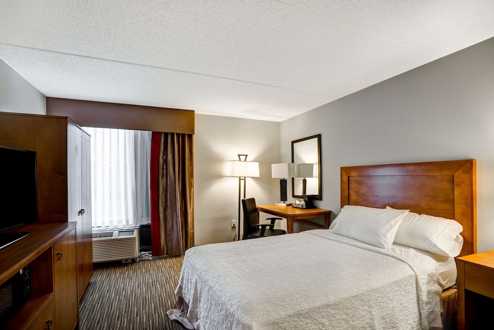 Hampton Inn Norfolk Naval Base - photo 18